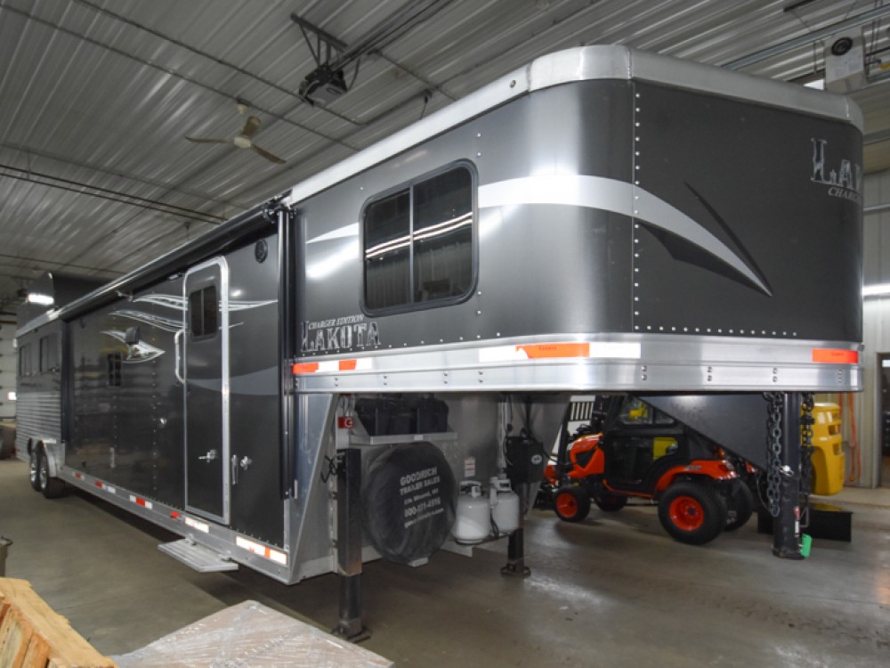 2018 Lakota Charger 8415 w/Slide Living Quarters Horse Trailer Gallery Photo 12