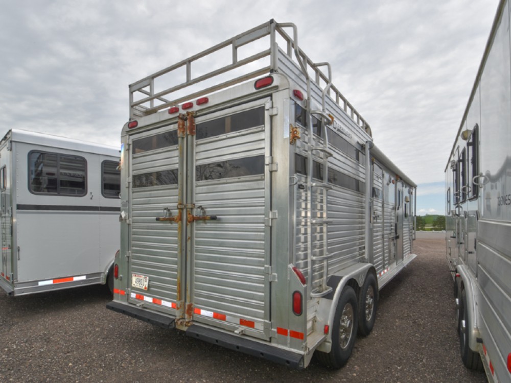 C&C 2 HORSE STRAIGHT LOAD W/LIVING QUARTERS Gallery Photo 4