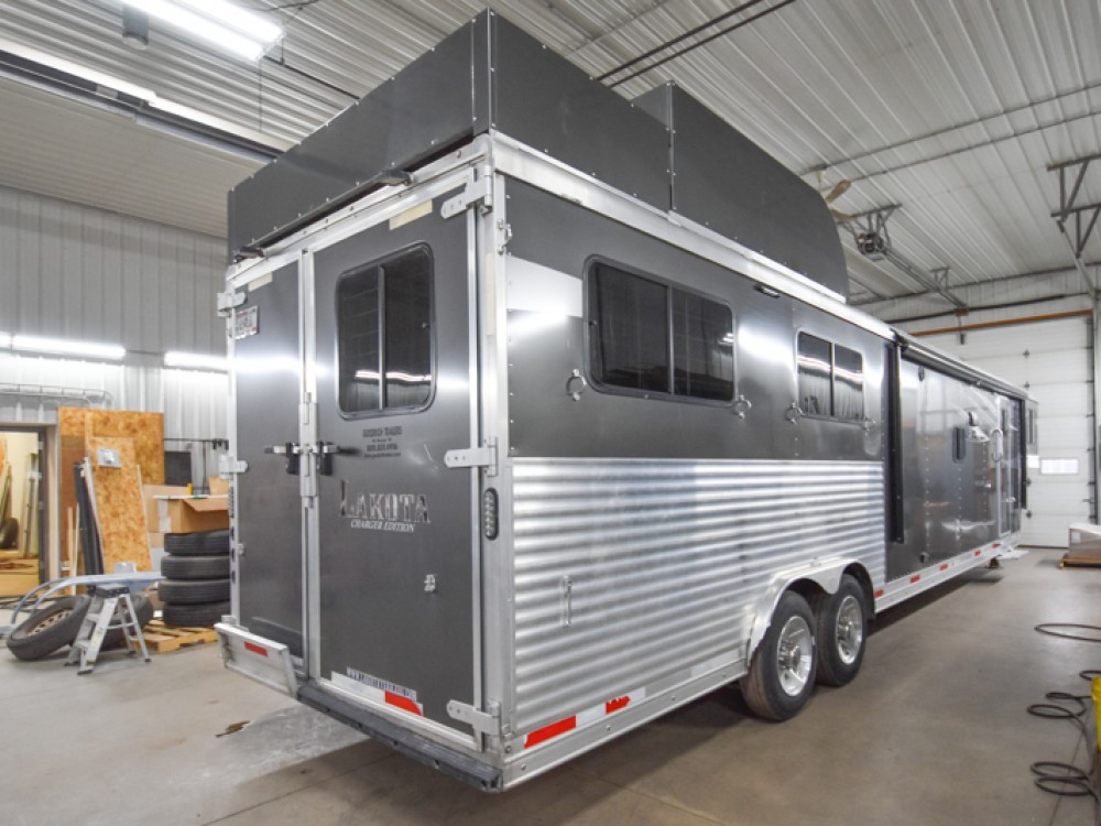 2018 Lakota Charger 8415 w/Slide Living Quarters Horse Trailer Gallery Photo 11
