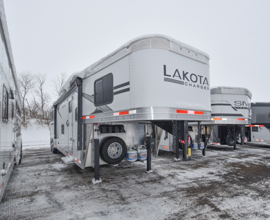 Charger 8313.5 Horse Trailer w/Living Quarters Gallery Photo 12