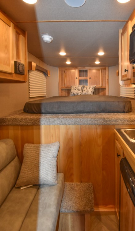 Colt CO27 2 Horse Slant Living Quarters Horse Trailer Gallery Photo 2