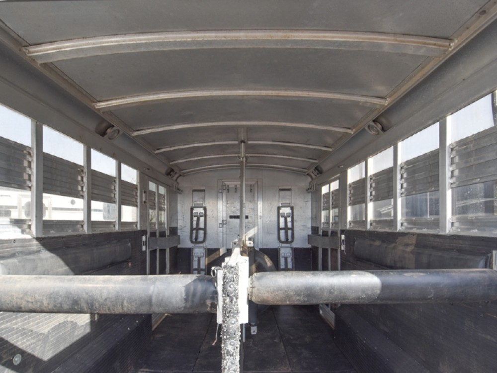 2002 C&C 2 HORSE STRAIGHT LOAD W/LIVING QUARTERS Gallery Photo 14