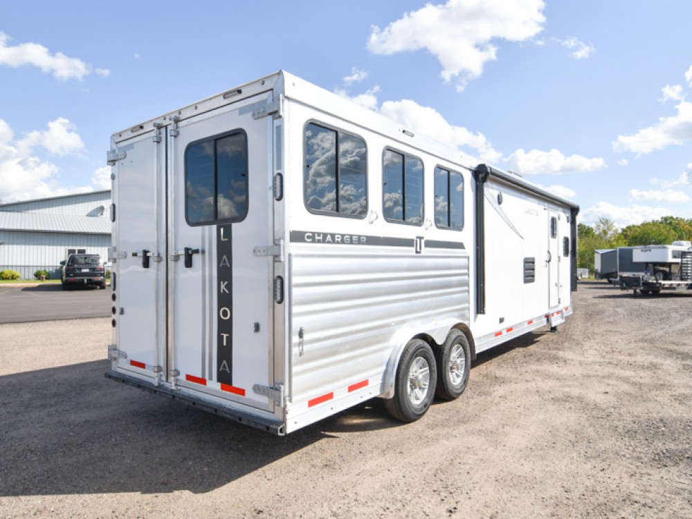 Lakota Charger 8313.5 Horse Trailer w/Living Quarters Gallery Photo 3