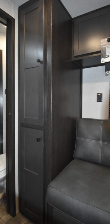 Ranger 7308 Living Quarter Horse Trailer Gallery Photo 7