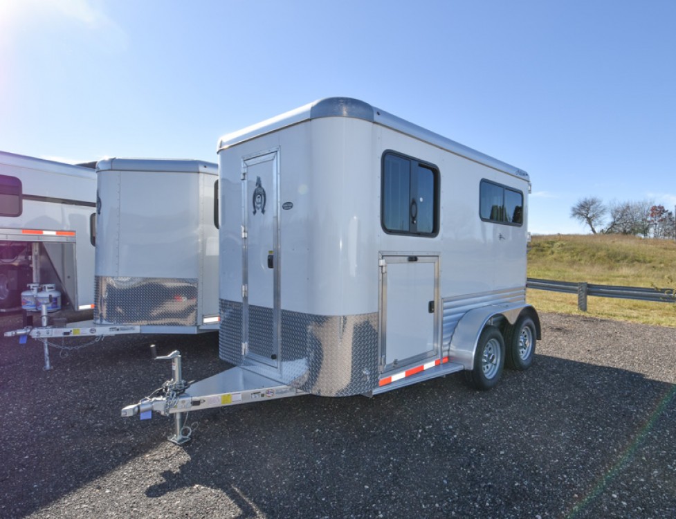 Julite Straight Load w/Walk Thru Horse Trailer Gallery Photo 2