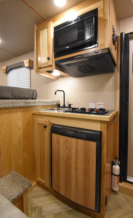 Colt CO27 2 Horse Slant Living Quarters Horse Trailer Gallery Photo 3
