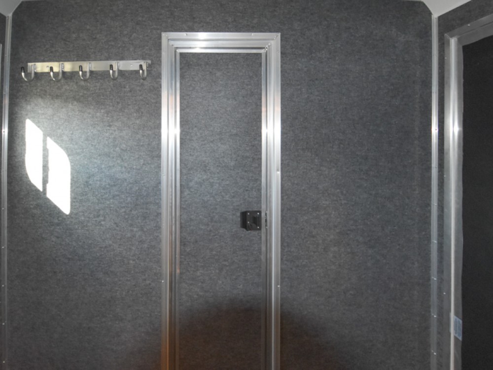 Colt COL1413SRMT Livestock Horse/Toyhauler Trailer w/Living Quarters Gallery Photo 13