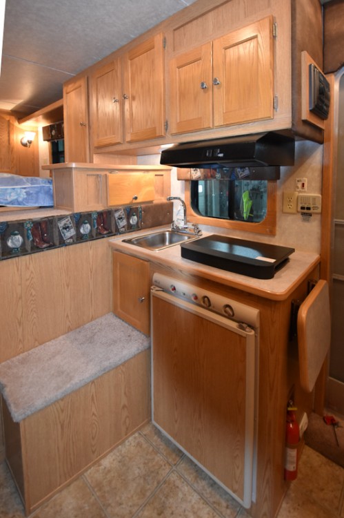 2008 Kiefer Built Genesis X-8083 Living Quarters Horse Trailer Gallery Photo 2