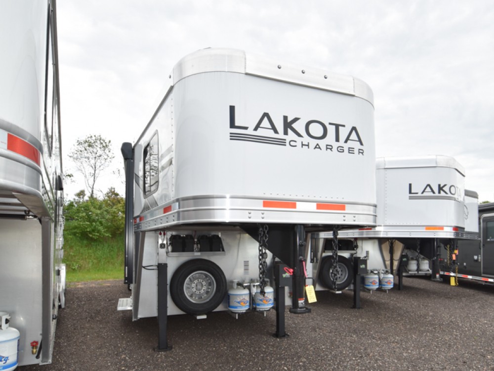 Charger 8313.5 Horse Trailer w/Living Quarters Gallery Photo 12