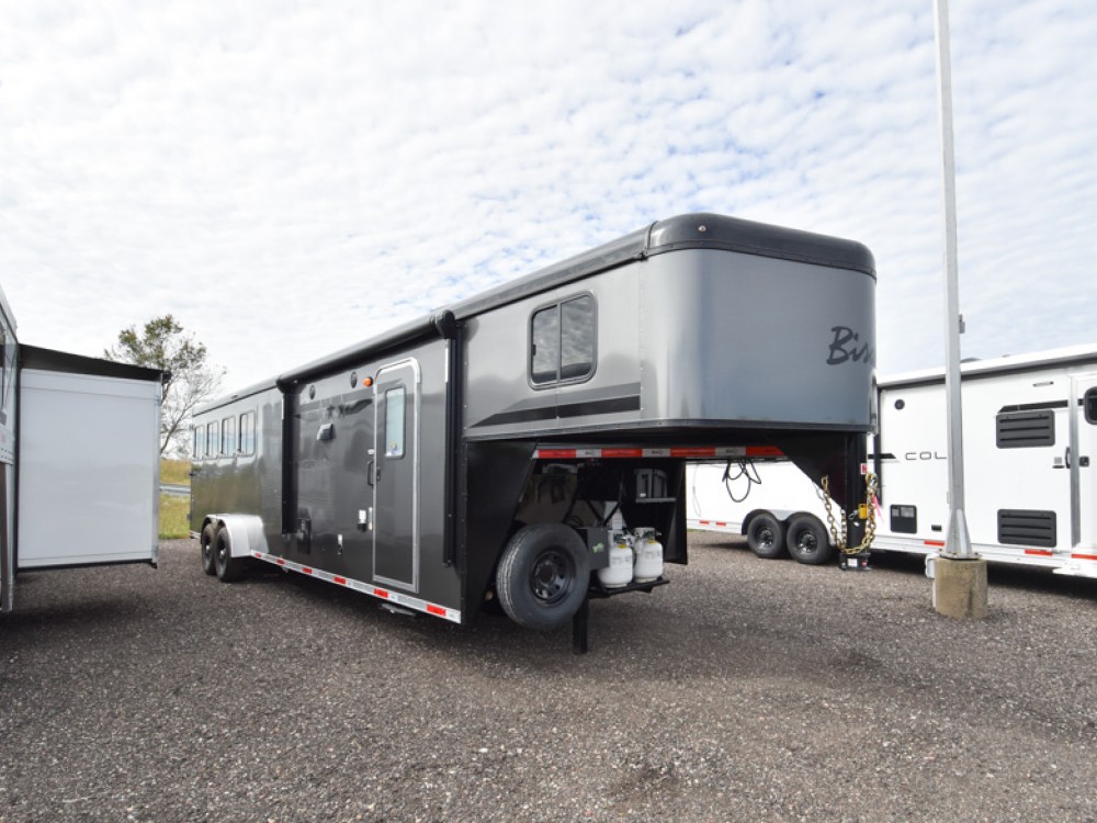 Ranger 7411.S 4 Horse Trailer w/Living Quarters Gallery Photo 12