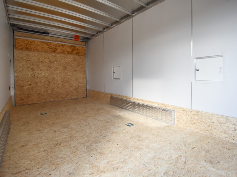 7.5x23' Drive In/Out Snowmobile/UTV Trailer Gallery Photo 4