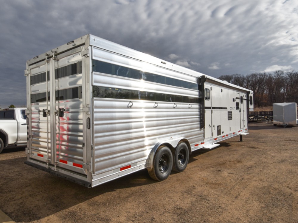 Colt COL1413SRMT Livestock Horse/Toyhauler Trailer w/Living Quarters Gallery Photo 17