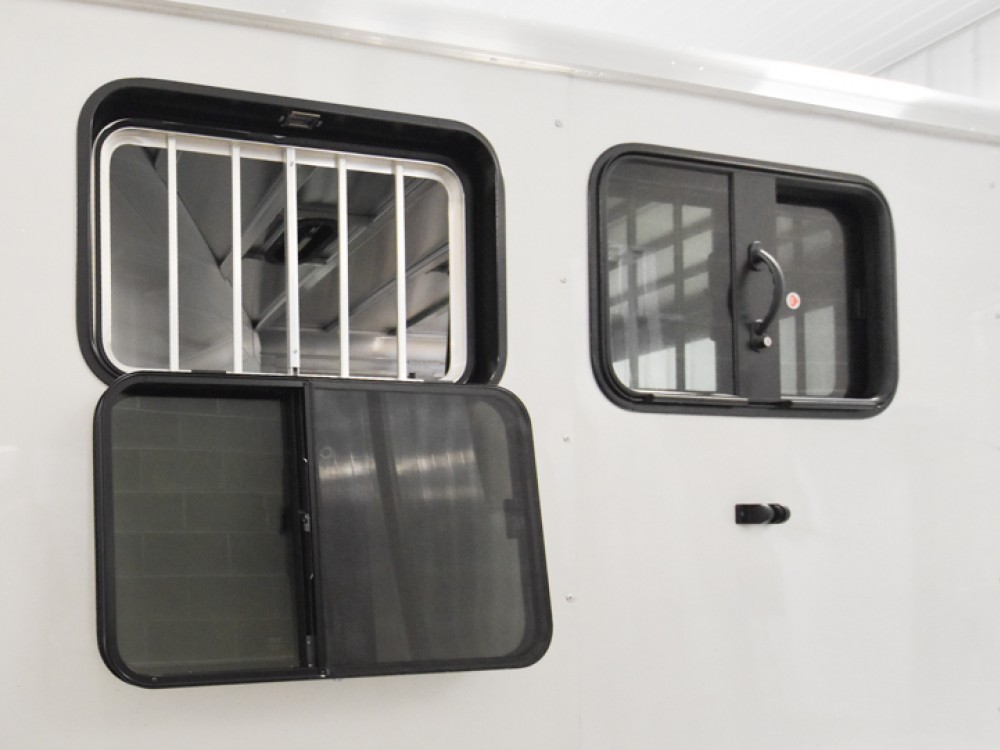 Rustler 2 Horse Slant Aluminum Horse Trailer Gallery Photo 8