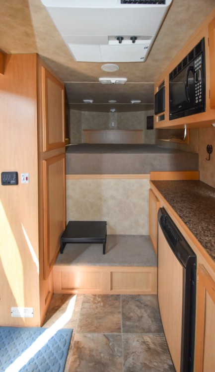 2011 Shadow 3 Horse Slant Living Quarters Gallery Photo 7