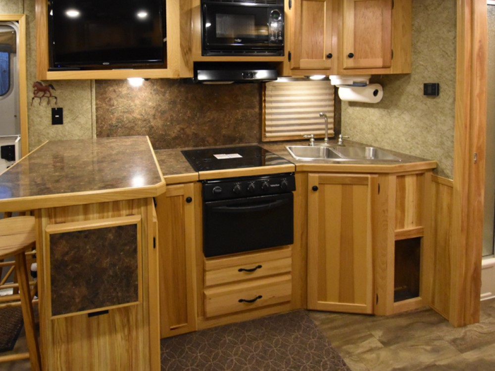 2018 Lakota Charger 8415 w/Slide Living Quarters Horse Trailer Gallery Photo 3