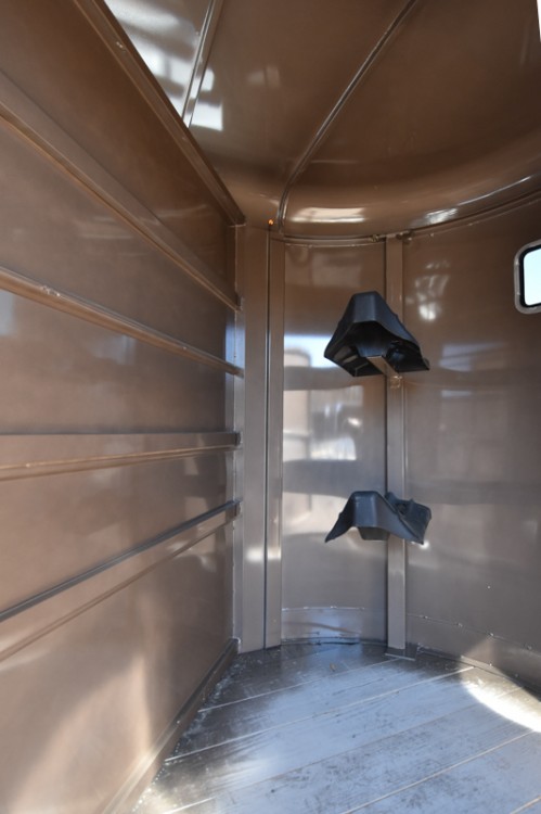 500 ES 2 Horse Slant Combo Trailer Gallery Photo 5