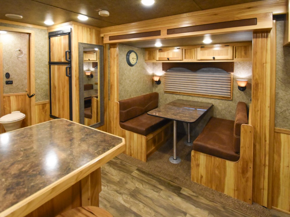 2018 Lakota Charger 8415 w/Slide Living Quarters Horse Trailer Gallery Photo 6