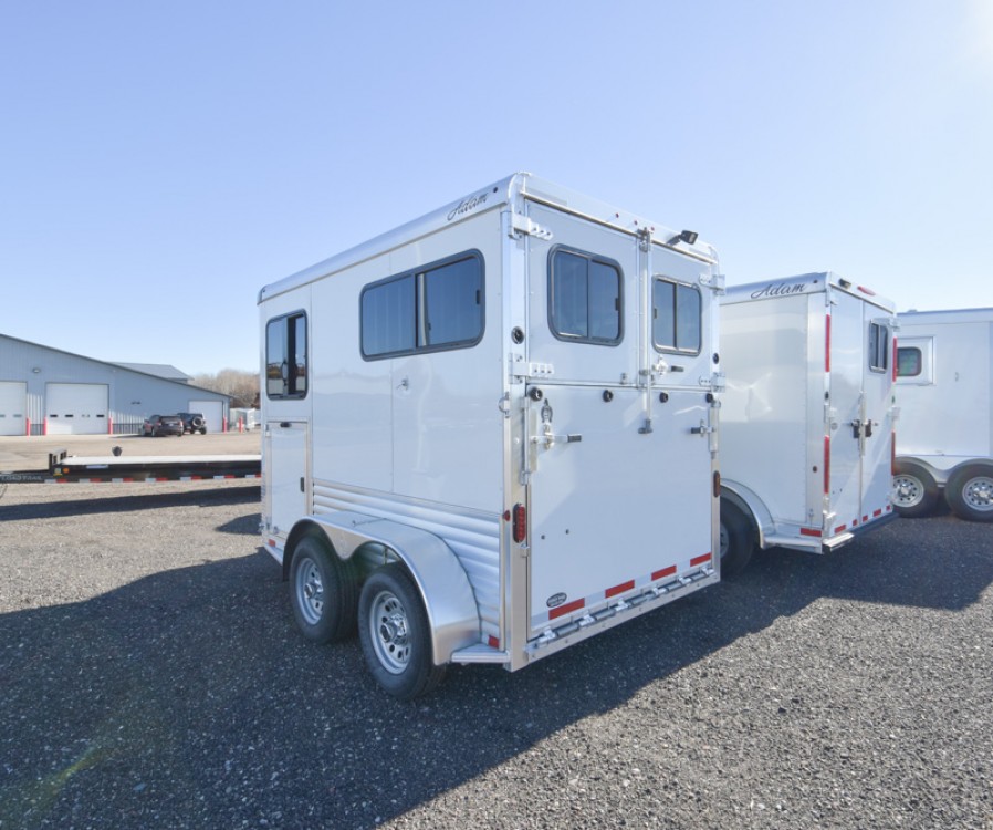 Julite Straight Load w/Walk Thru Horse Trailer Gallery Photo 3