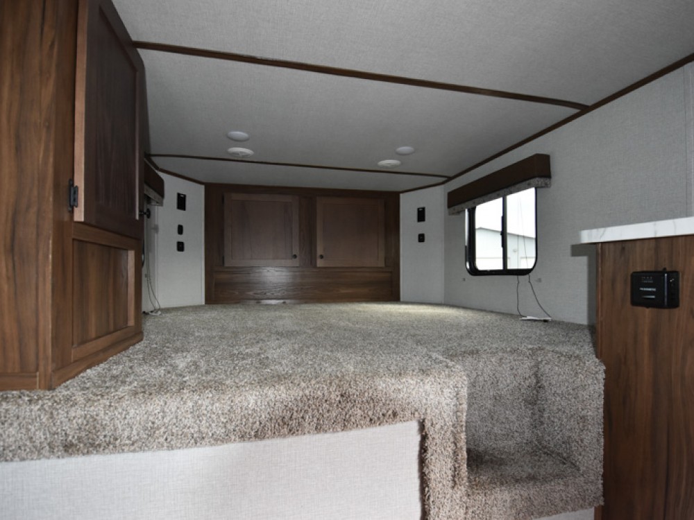 Ranger 7411.S 4 Horse Trailer w/Living Quarters Gallery Photo 8