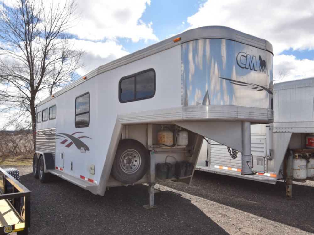 2003 CM 3 Horse Slant Overnighter Trailer Gallery Photo 2
