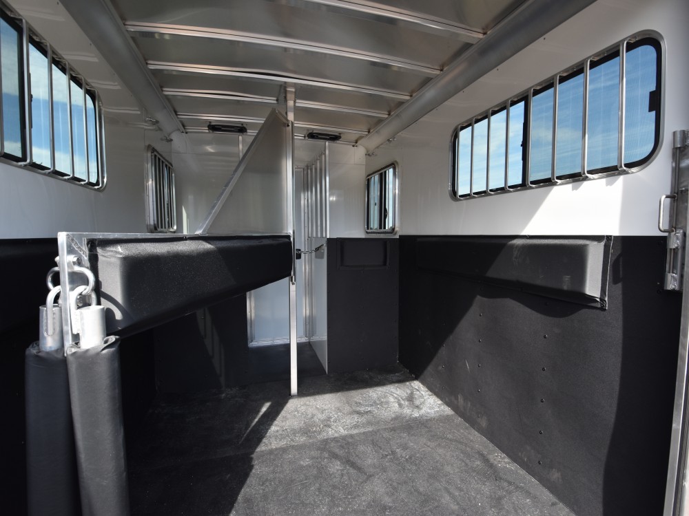 Julite Straight Load Walk Thru w/Mangers Horse Trailer Gallery Photo 7