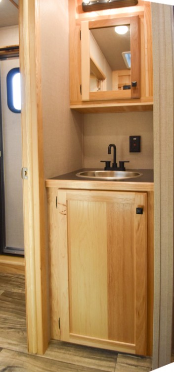 Colt 27 Slant Living Quarter Horse Trailer Gallery Photo 9