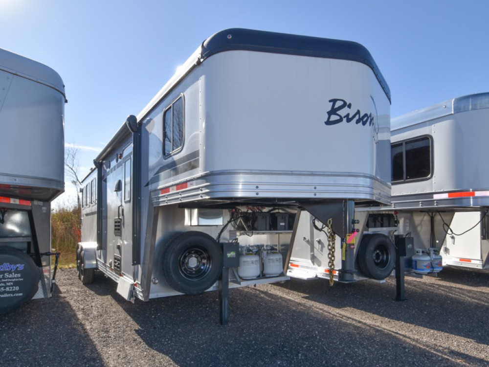 Silverado 7308 Living Quarter Horse Trailer Gallery Photo 10