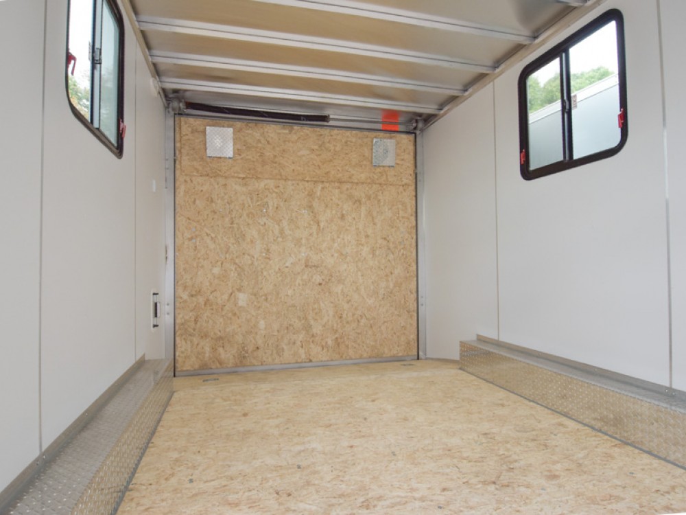 8.5'x16' Enclosed Carhauler/Cargo Trailer Gallery Photo 3