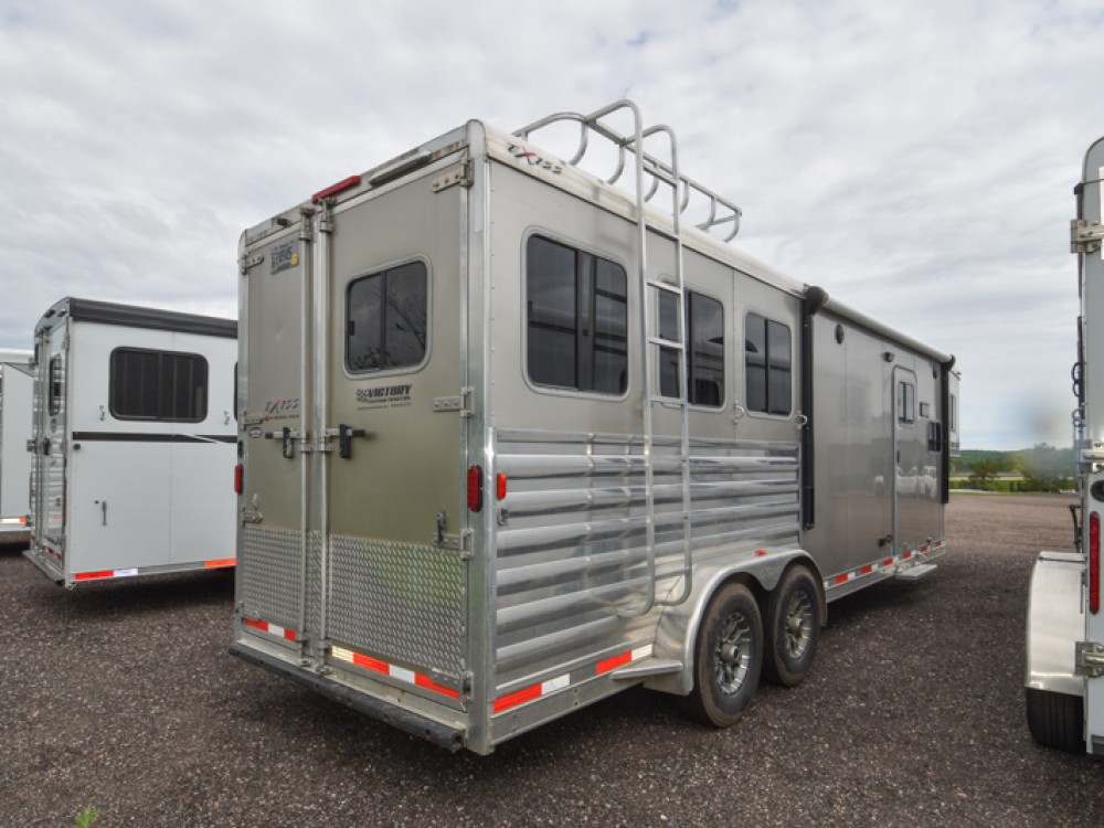 Exiss 7311 Living Quarters Horse Trailer Gallery Photo 2