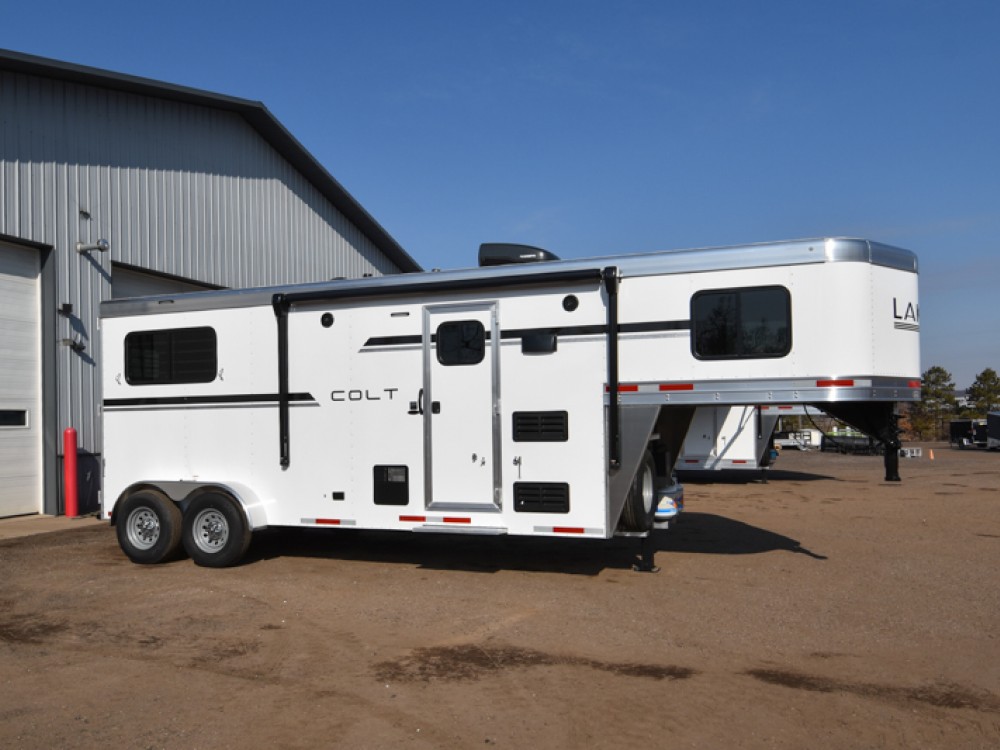 Colt 27 Slant Living Quarter Horse Trailer Gallery Photo 12