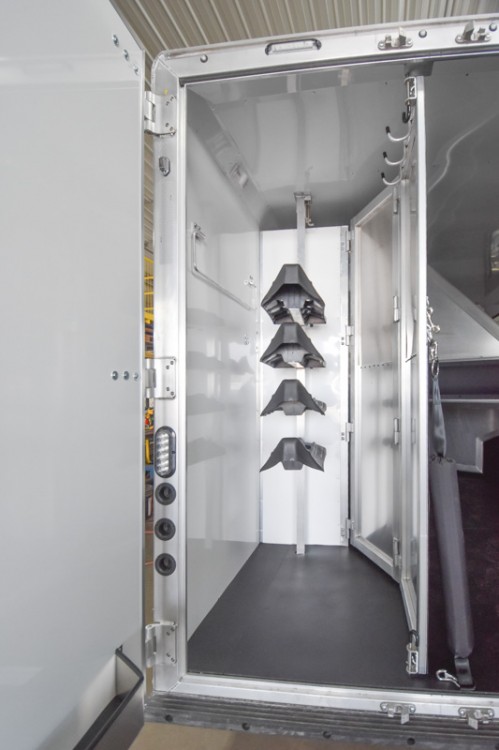 Colt 849 Living Quarter Horse Trailer Gallery Photo 15