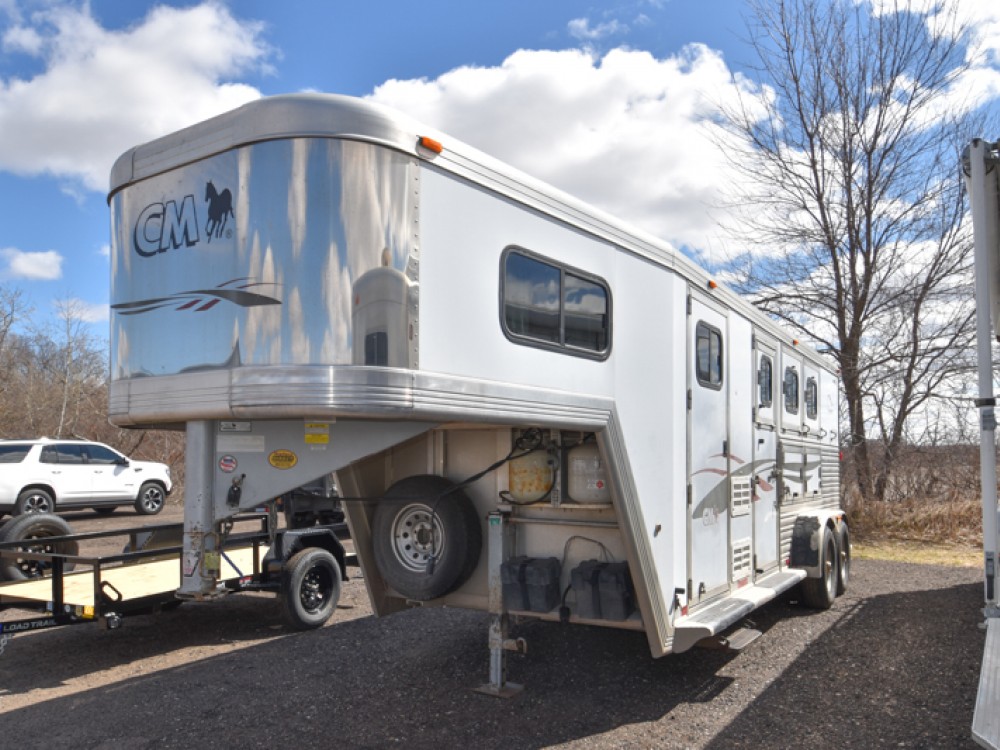 2003 CM 3 Horse Slant Overnighter Trailer Gallery Photo 1