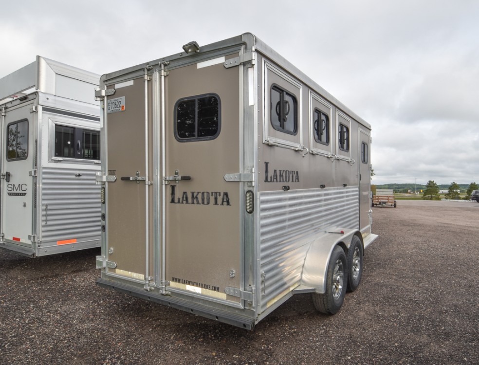 Lakota 3 Horse Slant Trailer **Consignment Trailer No Trades** Gallery Photo 3