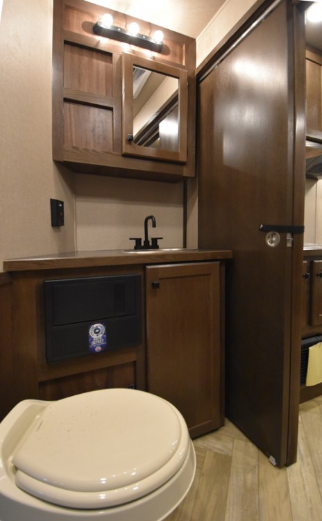 Colt 8411 Living Quarter Horse Trailer Gallery Photo 8