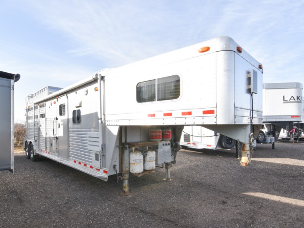 2002 C&C 2 HORSE STRAIGHT LOAD W/LIVING QUARTERS Gallery Photo 1