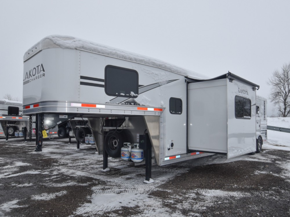 Charger 8315SRB Living Quarter Horse Trailer Gallery Photo 16