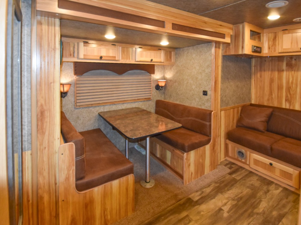 2018 Lakota Charger 8415 w/Slide Living Quarters Horse Trailer Gallery Photo 4