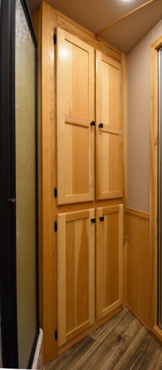 Colt 8311 Dinette Living Quarter Horse Trailer Gallery Photo 8