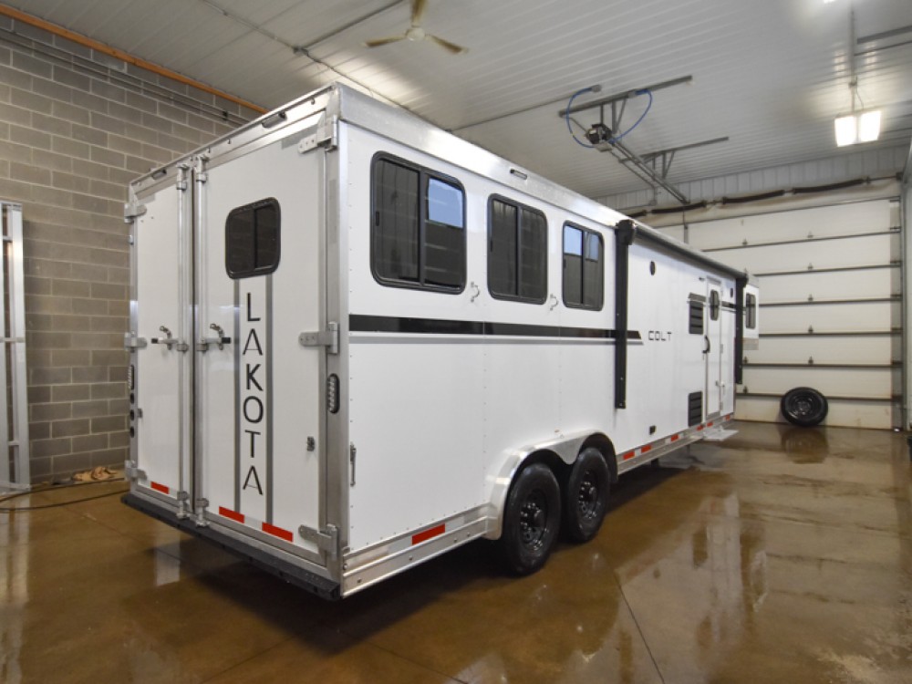Colt 8311 Dinette Living Quarter Horse Trailer Gallery Photo 10