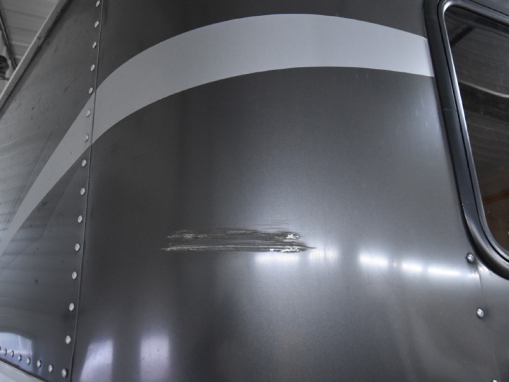 2018 Lakota Charger 8415 w/Slide Living Quarters Horse Trailer Gallery Photo 16