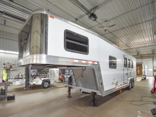 2008 Kiefer Built Genesis X-8083 Living Quarters Horse Trailer Preview Photo 10