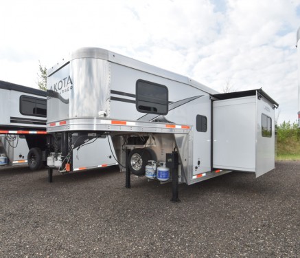 Charger 81415SR Living Quarter Horse Trailer Preview Photo 17