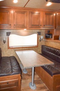 Exiss 7308 3 Horse Slant Living Quarters Horse Trailer Preview Photo 4