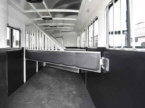 Ranger 7411.S 4 Horse Trailer w/Living Quarters Preview Photo 13