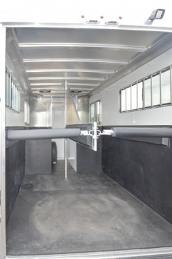 Julite Straight Load Walk Thru Mangers No Dressing Room Preview Photo 4