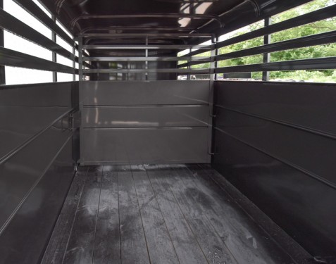 500ES Livestock Trailer Preview Photo 4