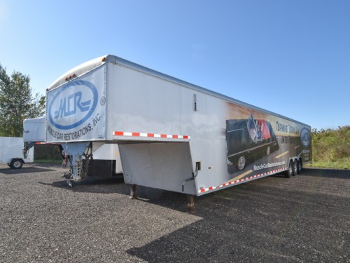 2001 Wells Cargo 48' Gooseneck Trailer Preview Photo 4