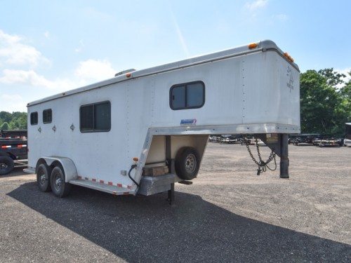 2002 Horton 2 Horse Overnighter Trailer Preview Photo 2