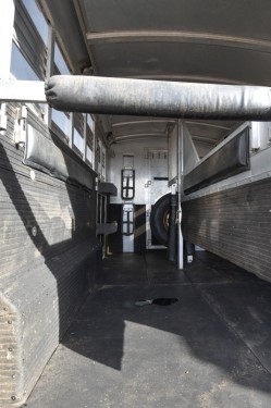 2002 C&C 2 HORSE STRAIGHT LOAD W/LIVING QUARTERS Preview Photo 15