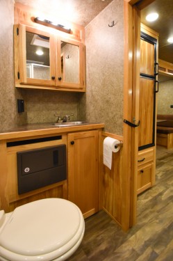 2018 Lakota Charger 8415 w/Slide Living Quarters Horse Trailer Preview Photo 9